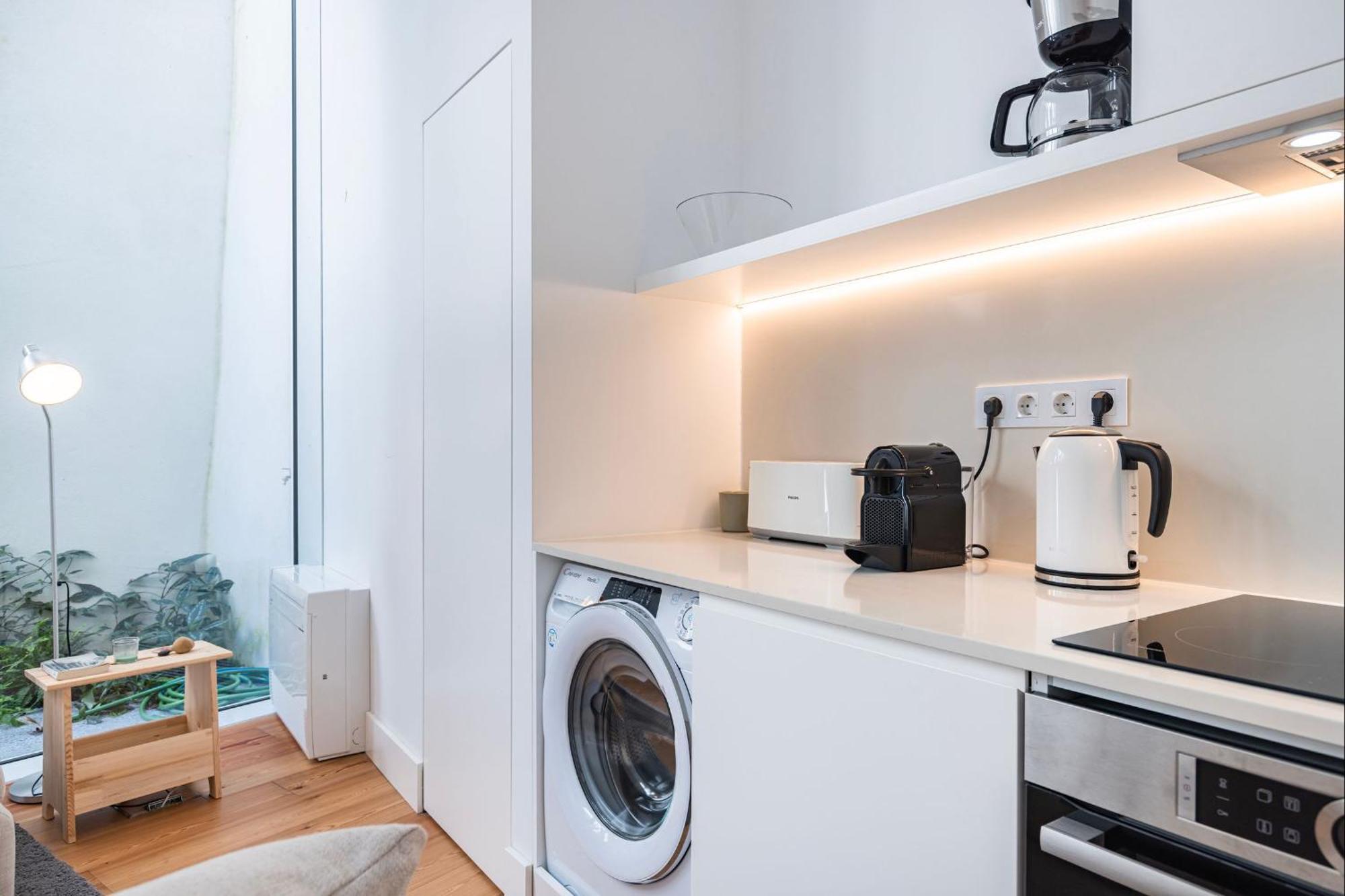 Apartment Whome Lisbon's Elite A Stylish & Modern W Patio Lisbon