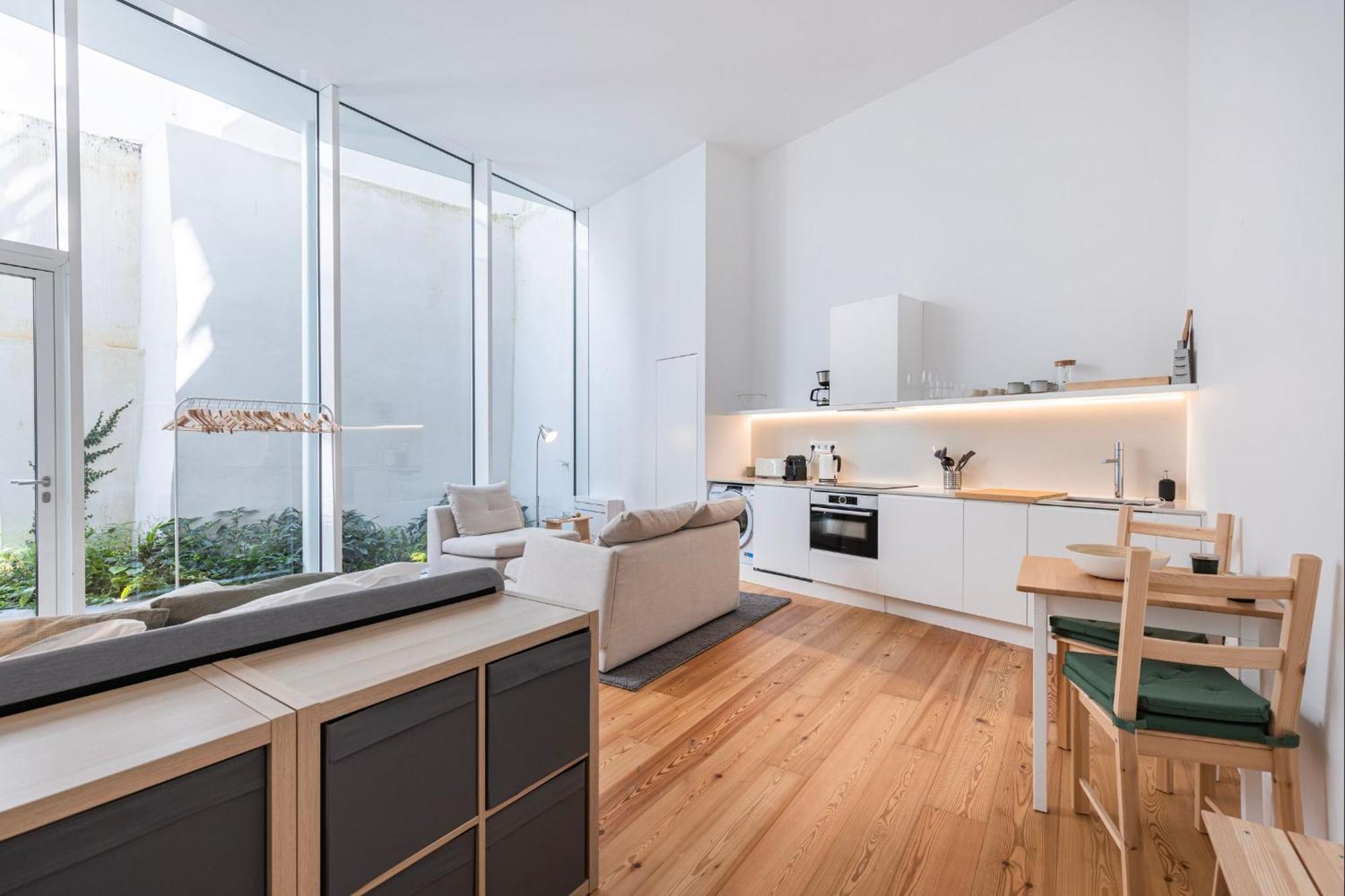 Whome Lisbon's Elite A Stylish & Modern W Patio Apartment